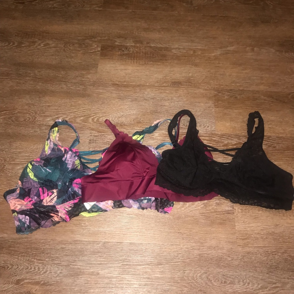 ✨✨VS PINK Bralette LOT of 3✨✨
